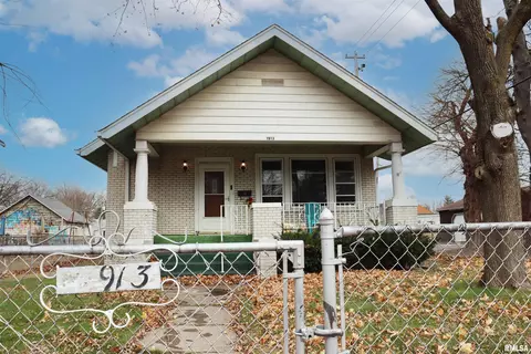 1913 W Alice Ave, West Peoria, IL 61604