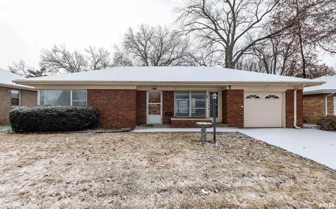 2518 W Vista View Ct, Peoria, IL 61604