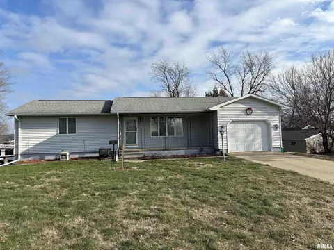 302 City St, Lacon, IL 61540