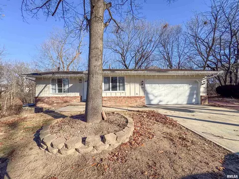 2301 W Manito Ct, Peoria, IL 61614