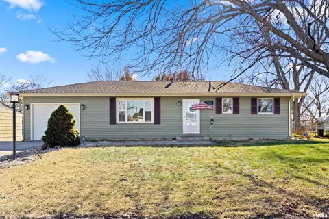 1520 W Leonard Dr, Chillicothe, IL 61523
