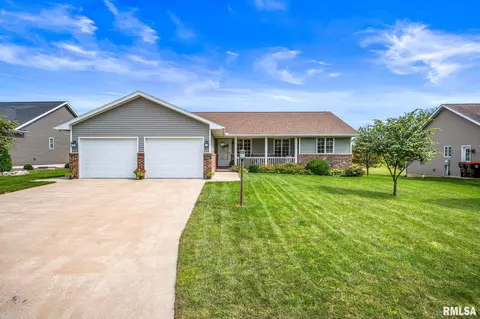615 Brendalyn Dr, Mackinaw, IL 61755