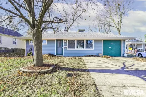 1315 S 11th St, Pekin, IL 61554