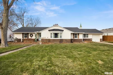 3303 N Avalon Pl, Peoria, IL 61604