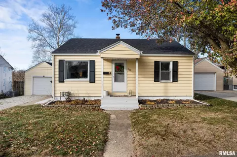 311 Court Dr, Washington, IL 61571