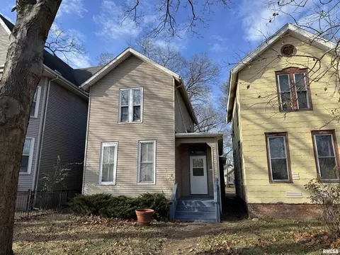 803 NE Madison St, Peoria, IL 61603