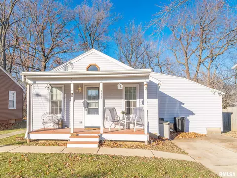 207 E Rose St, Bartonville, IL 61607