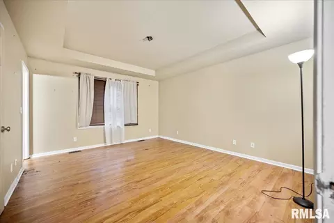 610 Embert Pl, Peoria, IL 61603 photo 9