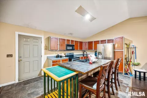 610 Embert Pl, Peoria, IL 61603 photo 5