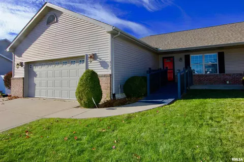 818 Grandyle Dr, Washington, IL 61571