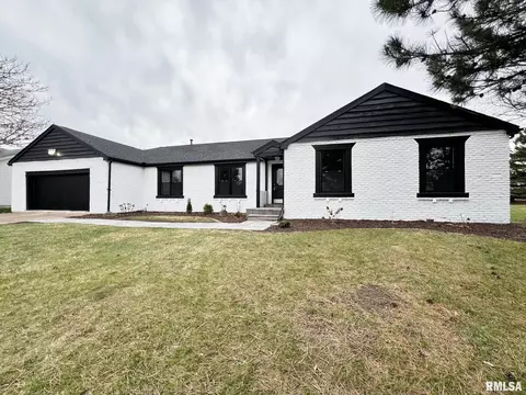 6825 N Hunters Trce, Peoria, IL 61614