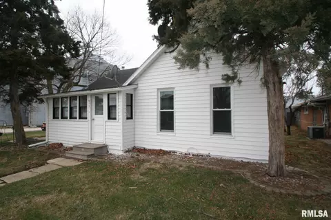 602 S Orchard St, Mackinaw, IL 61755