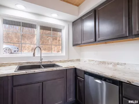 Kitchen - 8518 W 1st St, Mapleton, IL 61547 photo 4 of 8