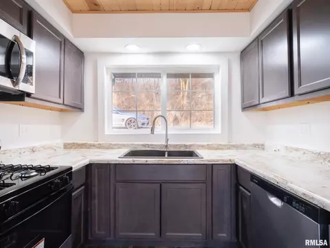 Kitchen - 8518 W 1st St, Mapleton, IL 61547 photo 3 of 8
