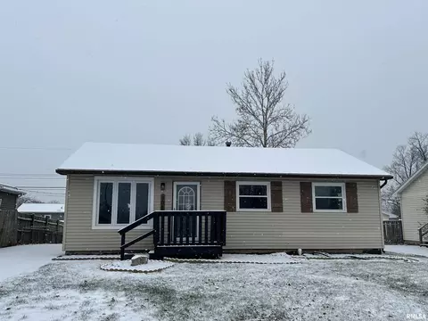 305 E Almond Dr, Washington, IL 61571
