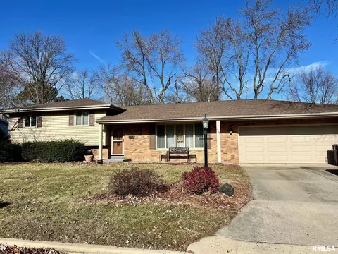 349 E Forestwood St, Morton, IL 61550
