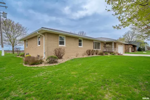 127 S Reiter St, Benson, IL 61516 photo 2