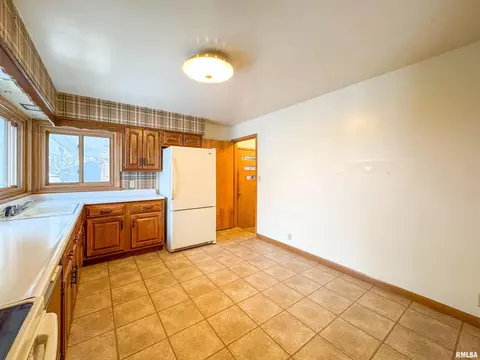 127 S Reiter St, Benson, IL 61516 photo 9