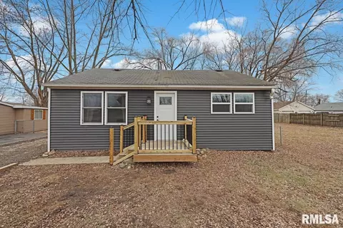 1141 Perry St, East Peoria, IL 61611