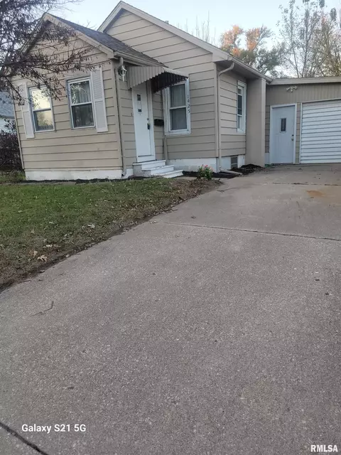 1425 Lake St, Pekin, IL 61554