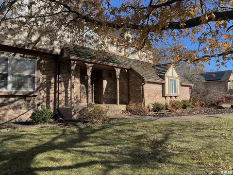 131 E Morningside Dr, Peoria, IL 61614 photo 4