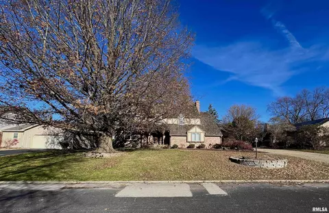 131 E Morningside Dr, Peoria, IL 61614 photo 6