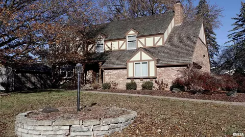 131 E Morningside Dr, Peoria, IL 61614 photo 2