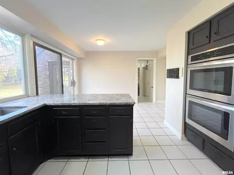 131 E Morningside Dr, Peoria, IL 61614 photo 19