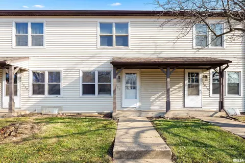 1028 Florence Ave, Pekin, IL 61554