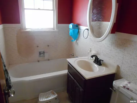 715 E Piper St, Macomb, IL 61455 photo 5
