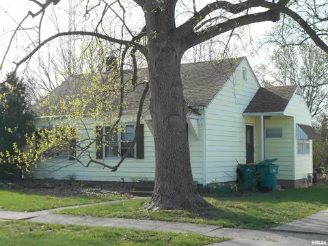 715 E Piper St, Macomb, IL 61455 photo 2