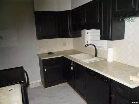 715 E Piper St, Macomb, IL 61455 photo 4