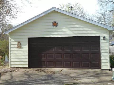 715 E Piper St, Macomb, IL 61455 photo 7