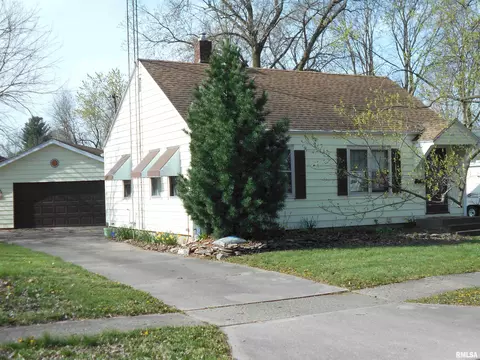 715 E Piper St, Macomb, IL 61455
