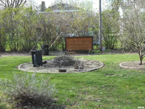 715 E Piper St, Macomb, IL 61455 photo 8