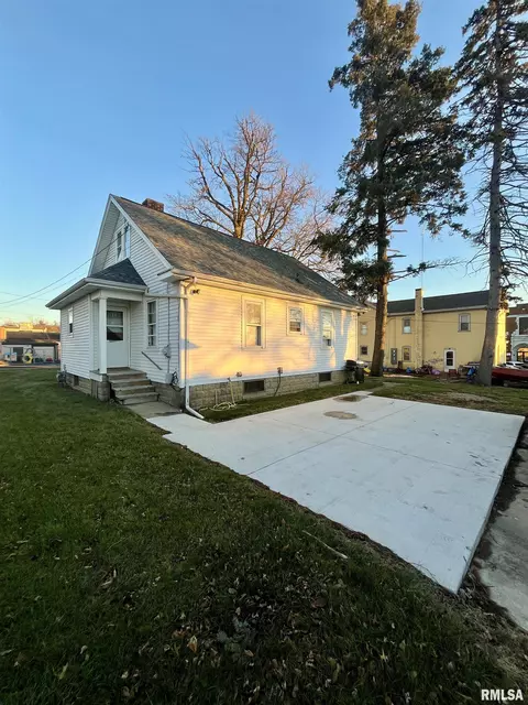 Other - 208 S Callender St, Eureka, IL 61530 photo 2 of 12