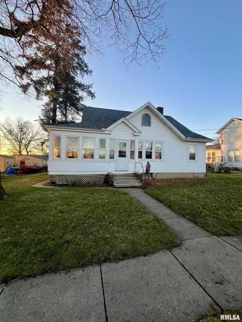 208 S Callender St, Eureka, IL 61530