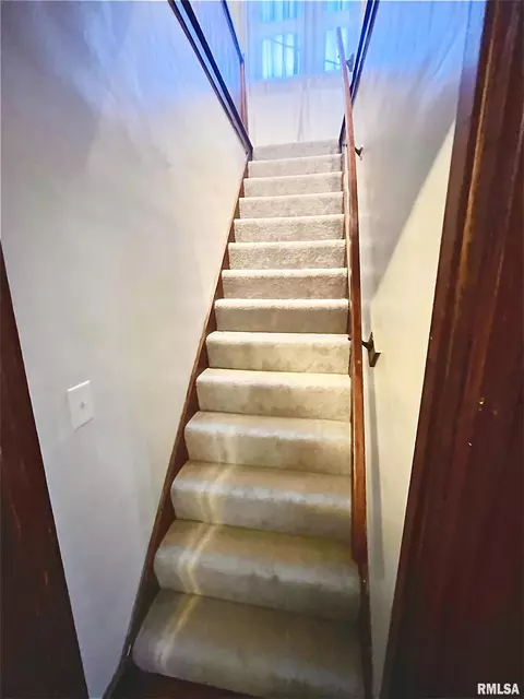 Entry Way - 208 S Callender St, Eureka, IL 61530 photo 2 of 2
