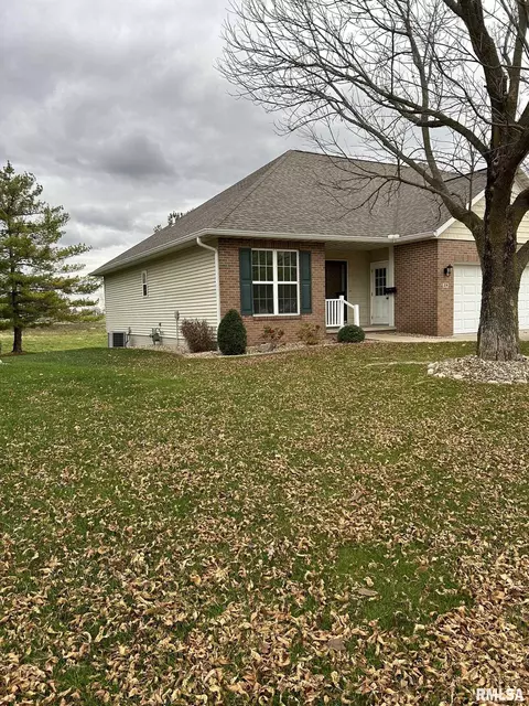18 Meadowbrook Ln, Morton, IL 61550