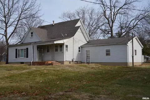 215 N Monmouth St, Good Hope, IL 61438