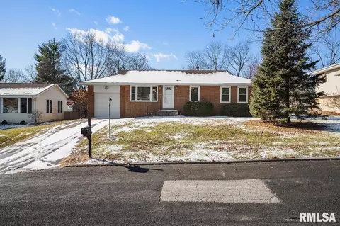 2716 W Overhill Rd, Peoria, IL 61615