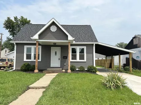 110 N 17th St, Pekin, IL 61554