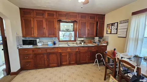 504 W Franklin Ave, Bartonville, IL 61607 photo 3
