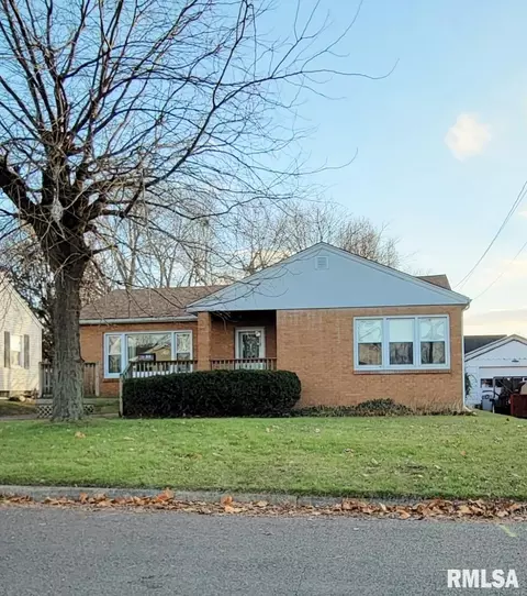 318 Herman St, Pekin, IL 61554