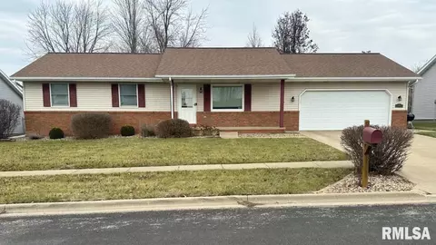 813 Dennis Dr, Eureka, IL 61530
