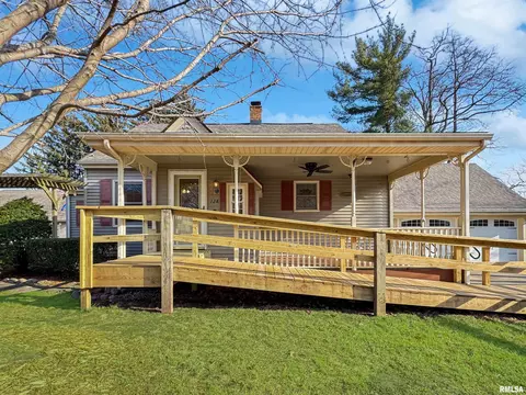 128 Apple Ct, Creve Coeur, IL 61610