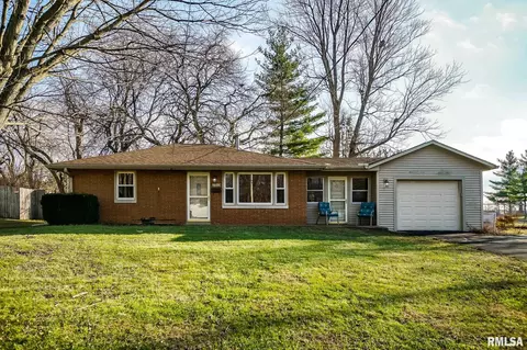 2910 W Scenic Dr, Peoria, IL 61615