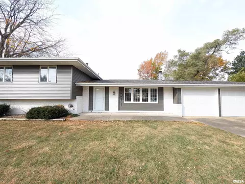 7011 Kerwood Dr, Peoria, IL 61614