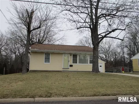 2809 W Scenic Dr, Peoria, IL 61615