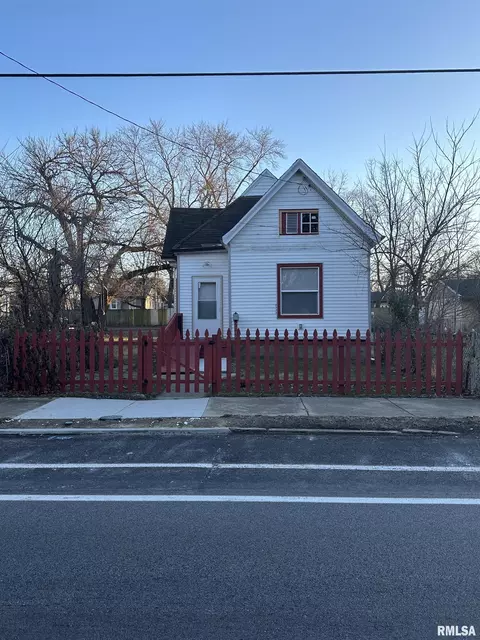 2116 W Howett St, Peoria, IL 61605